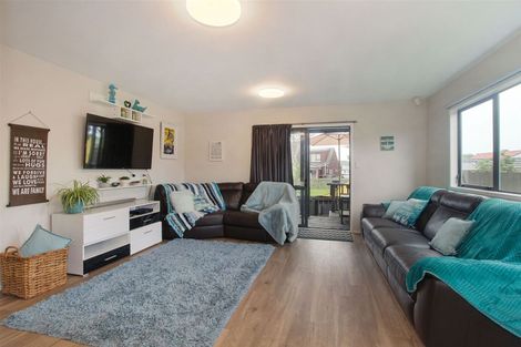 Photo of property in 3a Vela Place, Clarks Beach, 2122