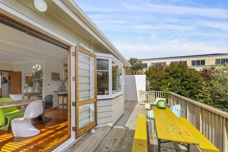 Photo of property in 9 Woburn Road, Northland, Wellington, 6012