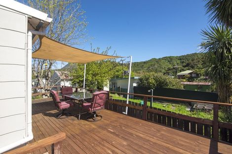 Photo of property in 4 Sussex Street, Picton, 7220