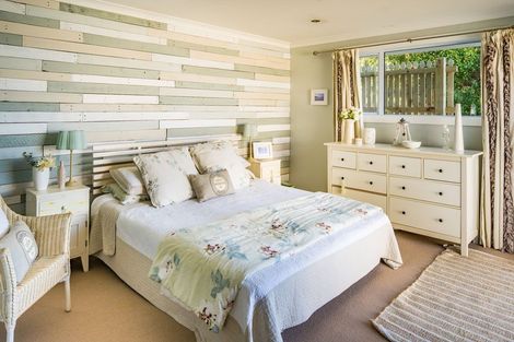 Photo of property in 71 Mana View Road, Paremata, Porirua, 5026