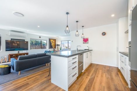 Photo of property in 79 Riverstone Drive, Riverstone Terraces, Upper Hutt, 5018