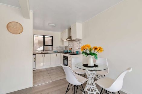 Photo of property in 2/11 Overton Road, Papatoetoe, Auckland, 2025