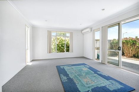 Photo of property in 17 Farnham Close, Rototuna North, Hamilton, 3210