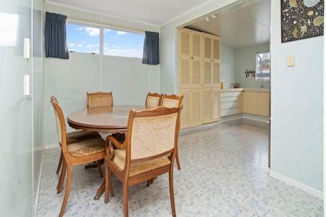 Photo of property in 25 Etherton Drive, Weymouth, Auckland, 2103