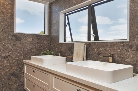 Photo of property in 3a Tauroa Road, Havelock North, 4130