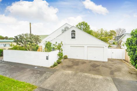 Photo of property in 24 Ranfurly Street, Hokowhitu, Palmerston North, 4410