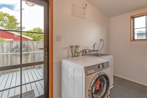 Photo of property in 11 Warner Place, Heathcote Valley, Christchurch, 8022