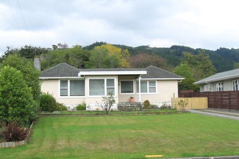 Photo of property in 6 Birch Grove, Pinehaven, Upper Hutt, 5019