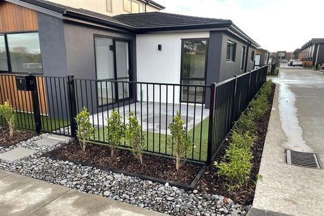 Photo of property in 8 Kumerahou Street, Kumeu, 0810