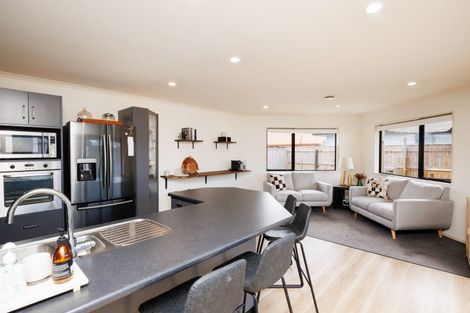 Photo of property in 17 Daniel Place, Kelvin Grove, Palmerston North, 4414