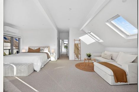 Photo of property in 5 Holiday Road, Milford, Auckland, 0620