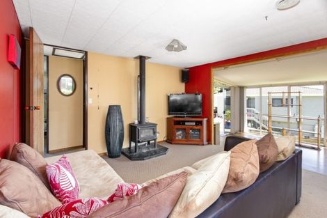 Photo of property in 5a Matchett Way, Mangere Bridge, Auckland, 2022
