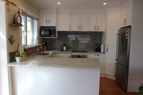 Photo of property in 56 Botany Road, Botany Downs, Auckland, 2010