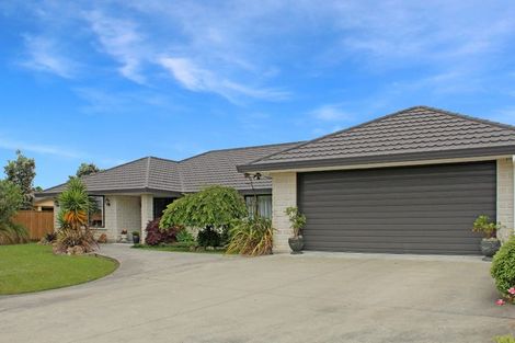 Photo of property in 16 Woodgate Court, Fitzherbert, Palmerston North, 4410