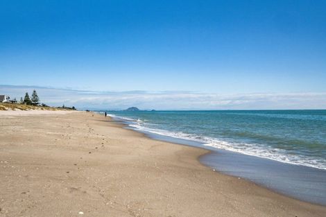 Photo of property in 60 Karewa Parade, Papamoa Beach, Papamoa, 3118