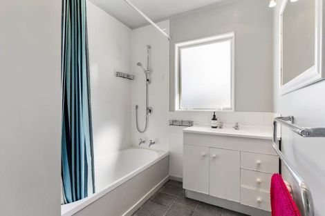 Photo of property in 1/8 Knott Road, Stanmore Bay, Whangaparaoa, 0932