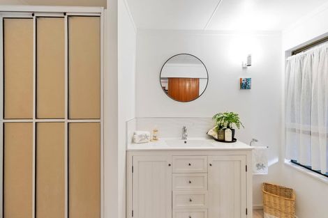 Photo of property in 14 Glenelg Road, Red Beach, 0932