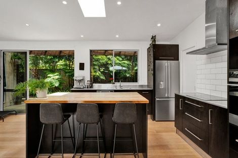 Photo of property in 37a Donnelly Street, Oakura, 4314