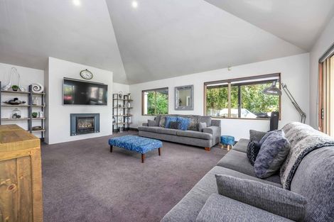 Photo of property in 15 Margaret Henry Crescent, Oteha, Auckland, 0632