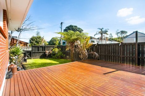 Photo of property in 1/24 Inverness Road, Browns Bay, Auckland, 0630
