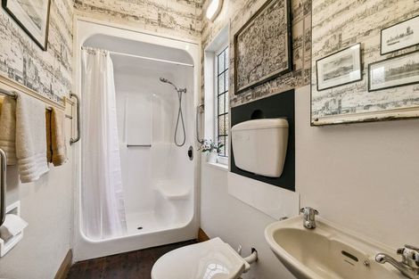 Photo of property in 1 Woodmancote Road, Khandallah, Wellington, 6035