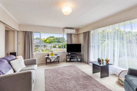 Photo of property in 5 Wakefield Grove, Waikanae, 5036