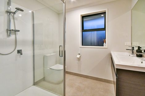 Photo of property in 16 James Elliot Way, Pokeno, 2402