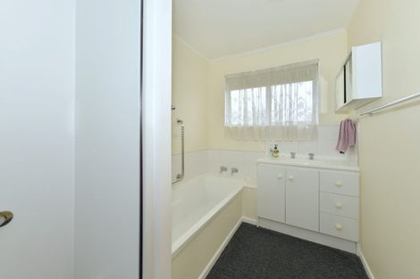 Photo of property in 31 Denniston Crescent, Redwood, Christchurch, 8051