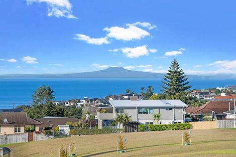 Photo of property in 1415 Whangaparaoa Road, Army Bay, Whangaparaoa, 0930