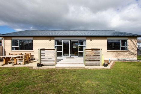 Photo of property in 1 Mckay Place, Dannevirke, 4930