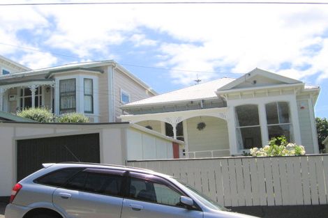 Photo of property in 32 Hargreaves Street, Mount Cook, Wellington, 6021