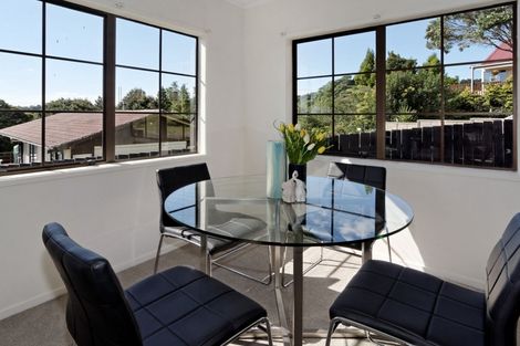 Photo of property in 10 Longfellow Parade, Glen Eden, Auckland, 0604