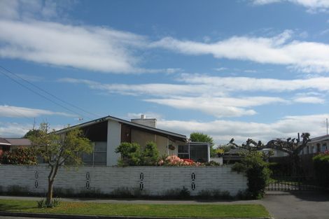 Photo of property in 19 Wychwood Crescent, Bishopdale, Christchurch, 8053