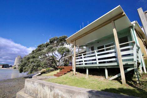 Photo of property in 80 Wallis Street, Raglan, 3225