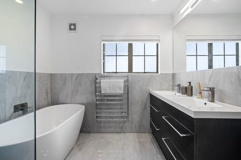 Photo of property in 112 Valley Road, Pukekohe, 2120