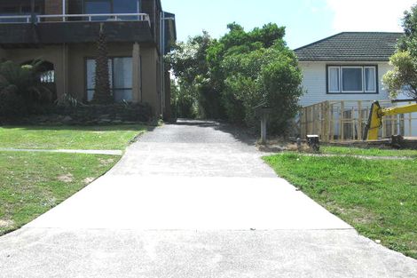 Photo of property in 2/8 Clifton Road, Waiake, Auckland, 0630