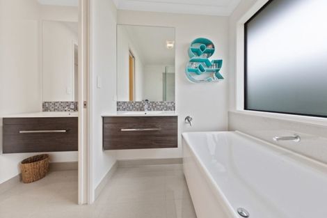 Photo of property in 23 Pyne Crescent, Pokeno, 2402