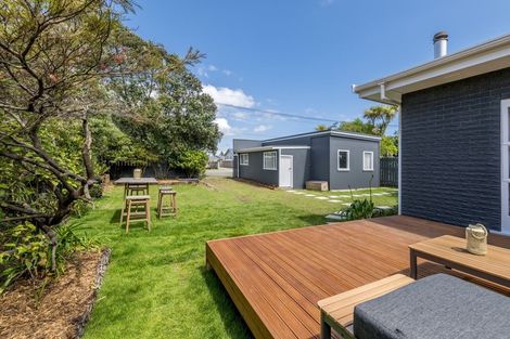 Photo of property in 14 Toi Street, Otaki Beach, Otaki, 5512
