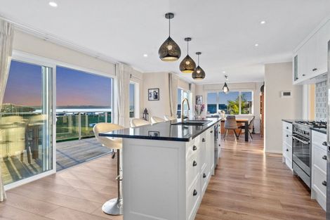 Photo of property in 8 Waititiro Rise, Stanmore Bay, Whangaparaoa, 0932