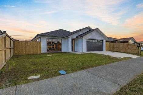 Photo of property in 16 Silver Beech Street, Takanini, 2110