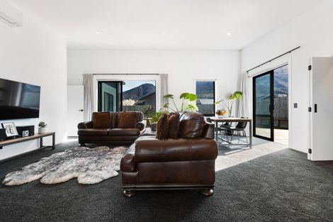 Photo of property in 13 Teal Place, Lake Hawea, Wanaka, 9382