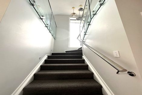 Photo of property in 25a Borrowdace Avenue, Botany Downs, Auckland, 2010