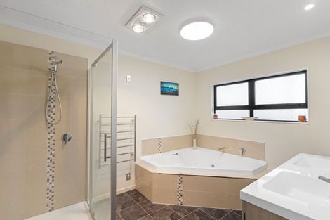 Photo of property in 249 Tararua Road, Levin, 5571