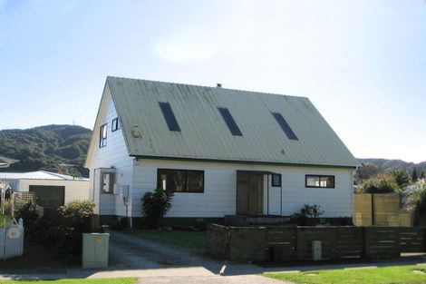 Photo of property in 53 Parkway, Wainuiomata, Lower Hutt, 5014