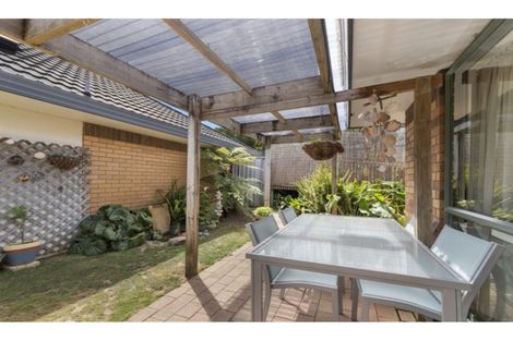 Photo of property in 3/12-20 Northcross Drive, Oteha, Auckland, 0632