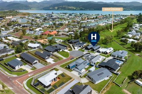 Photo of property in 15 Lynette Place, Pauanui, 3579