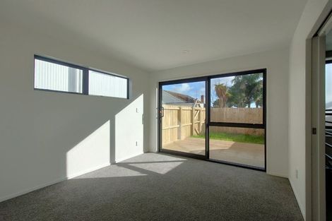 Photo of property in 5/113 Te Atatu Road, Te Atatu South, Auckland, 0610