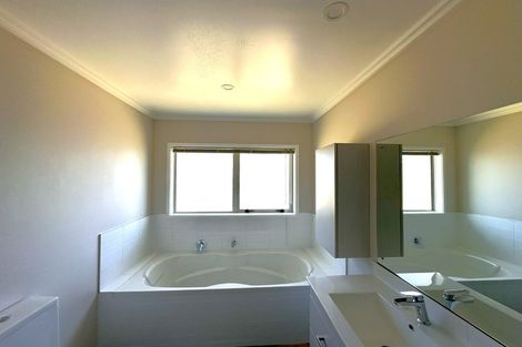 Photo of property in 37 Somerby Mews, Silverstream, Upper Hutt, 5019