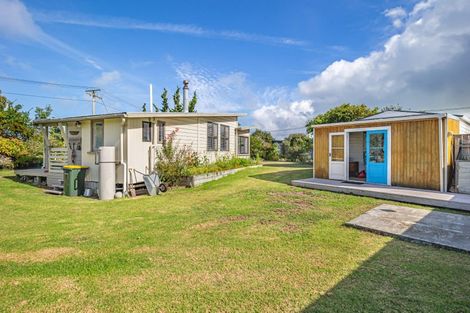 Photo of property in 31 Shortt Street, Foxton Beach, Foxton, 4815