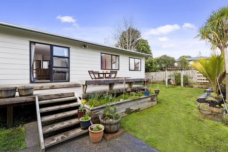 Photo of property in 2/20 Kamara Road, Glen Eden, Auckland, 0602